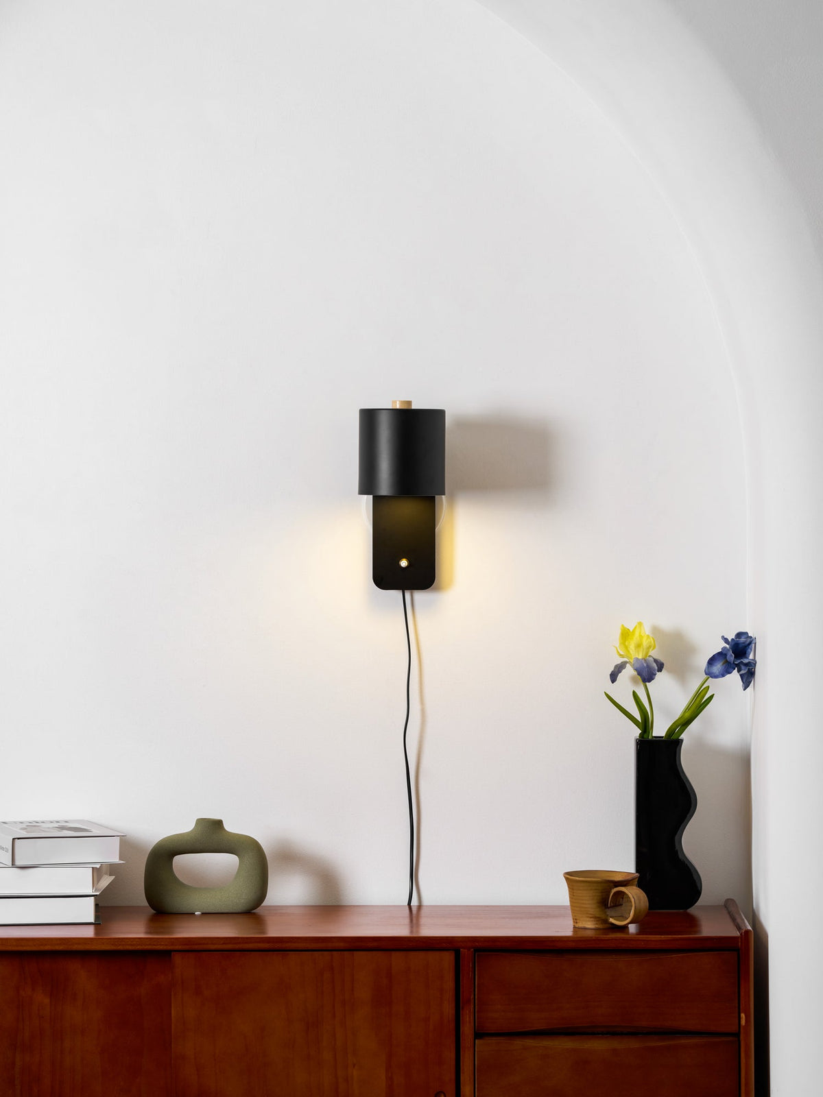 350° Rotatable Plug-In Cylinder Wall Light / ∅ 5.1″ x H 11.8″ / Dia 13cm x H 30cm / Black / AU Plug