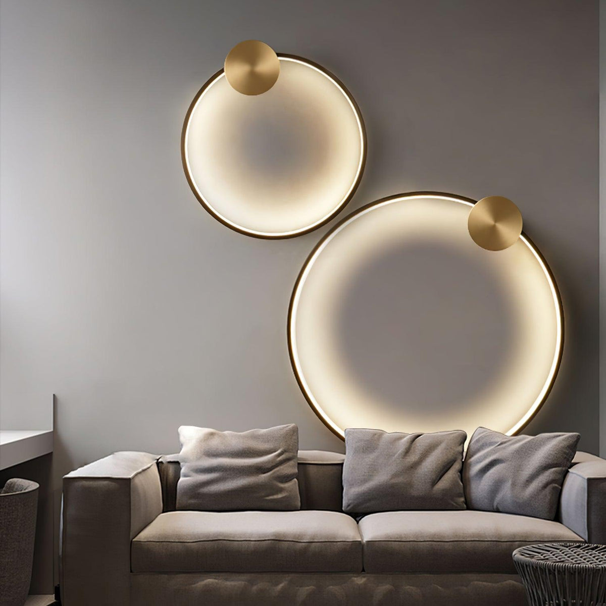Brass Ring Integrated LED Wall Light / ∅ 7.9″ x H 9.1″ / Dia 20cm x H 23cm / Brass & Black / Three-Color Changing Light