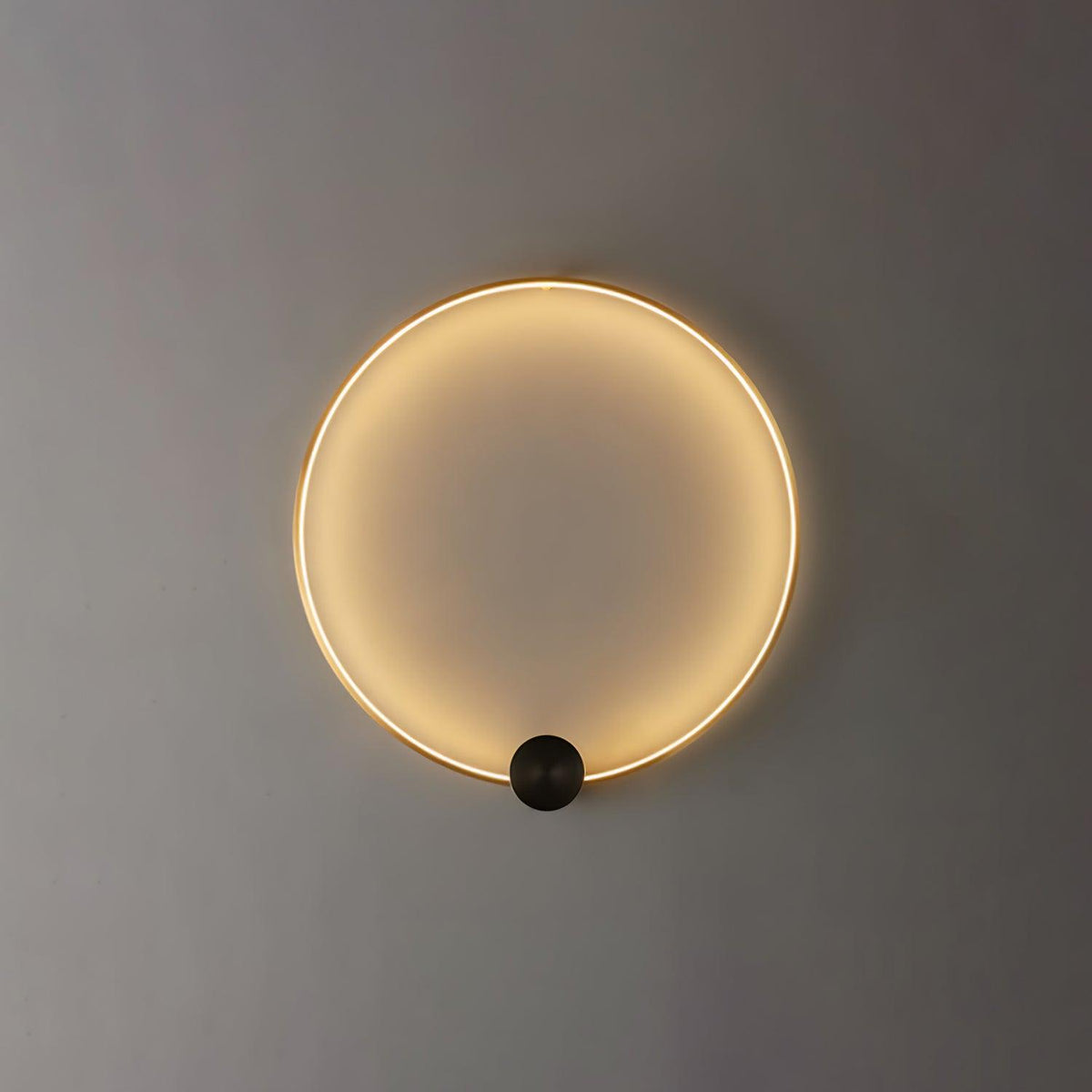 Brass Ring Integrated LED Wall Light / ∅ 15.7″ x H 16.9″ / Dia 40cm x H 43cm / Brass & Black / Three-Color Changing Light