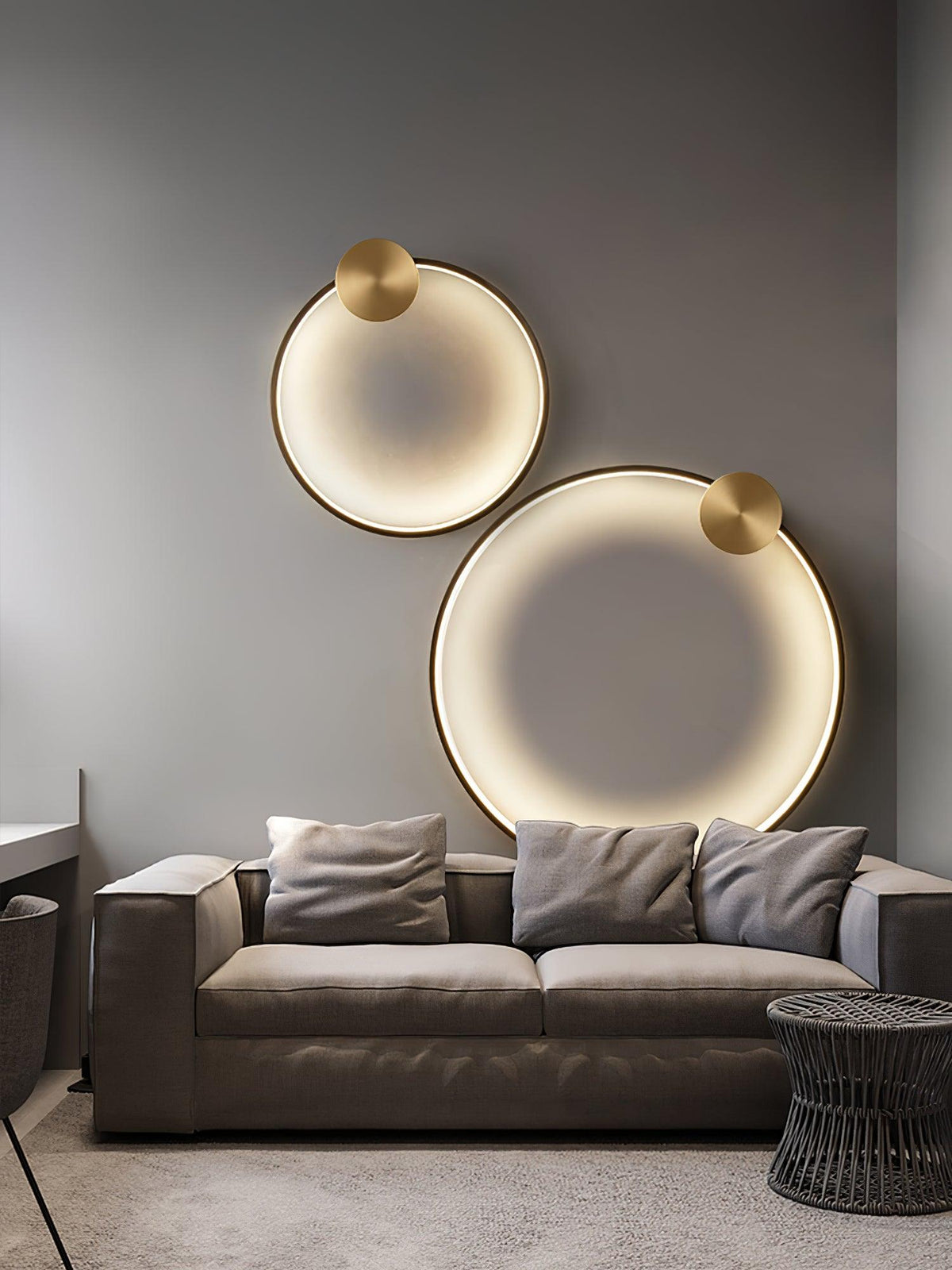 Brass Ring Integrated LED Wall Light / ∅ 31.5″ x H 32.7″ / Dia 80cm x H 83cm / Brass & Black / Three-Color Changing Light