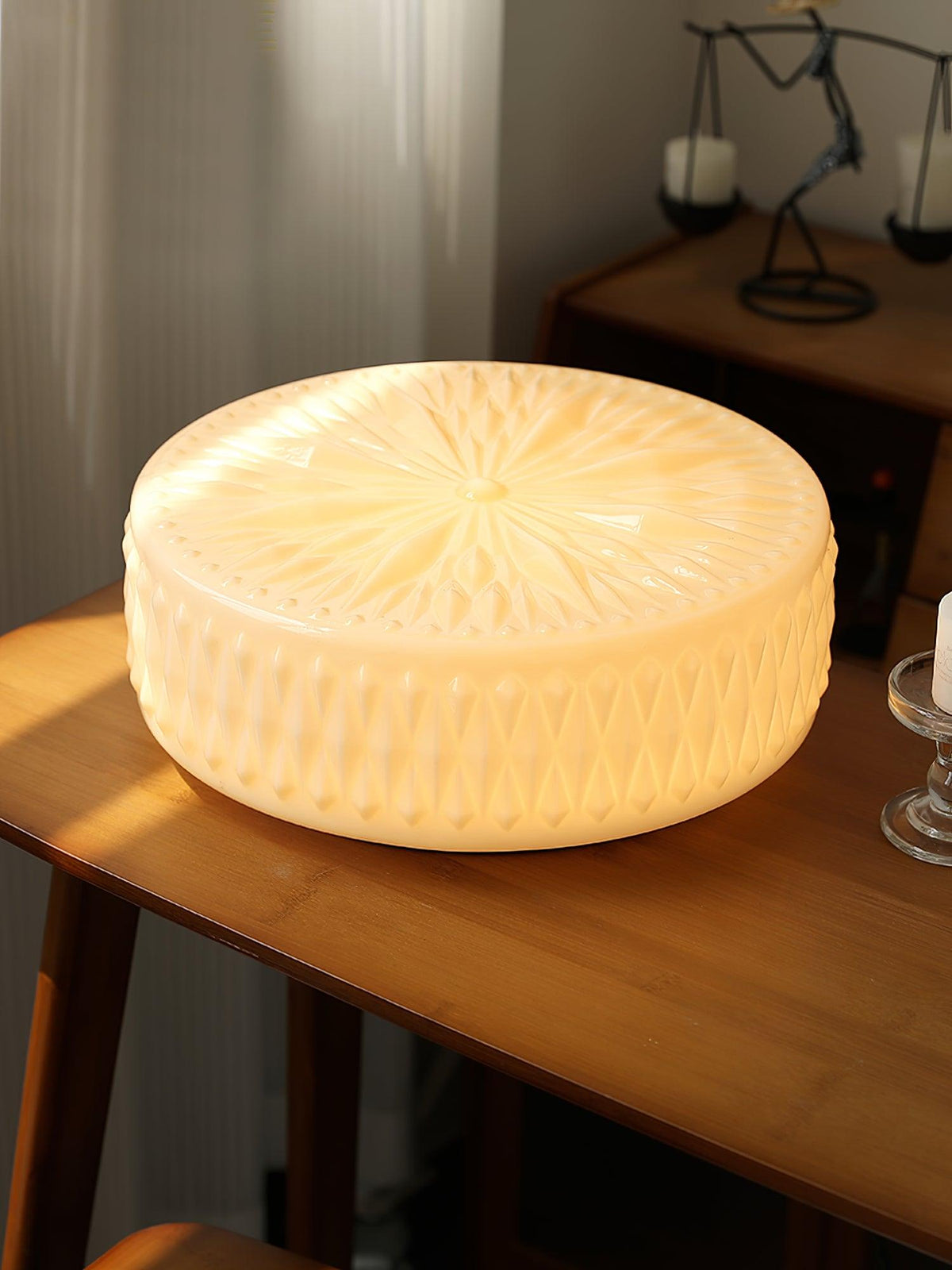 Glass Shade Integrated LED Ceiling Light / ∅ 15″ x H 5.9″ / Dia 38cm x H 15cm / Beige / Warm Light