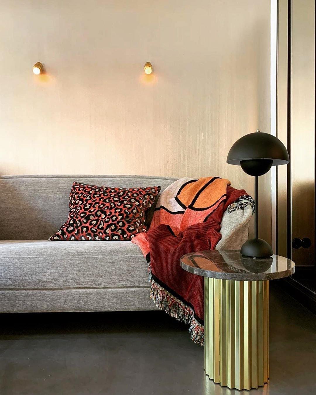 Globe Glass Hanging Wall Light / ∅ 3.9″ x H 6.81″ / Dia 10cm x H 17.3cm / Chrome / Suspension Rod