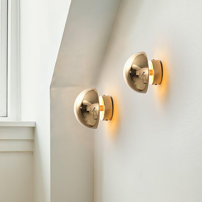 Glossy Sphere Integrated LED Wall Light / ∅ 6.3″ x H 6.3″ / Dia 16cm x H 16cm / Bright black / Warm Light