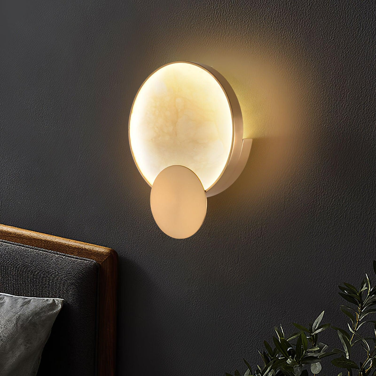 Gold Alabaster Cylinder LED Wall Light / ∅ 8.6″ x H 11.4″ / Dia 22cm x H 29cm / Gold & White Alabaster / Cool White