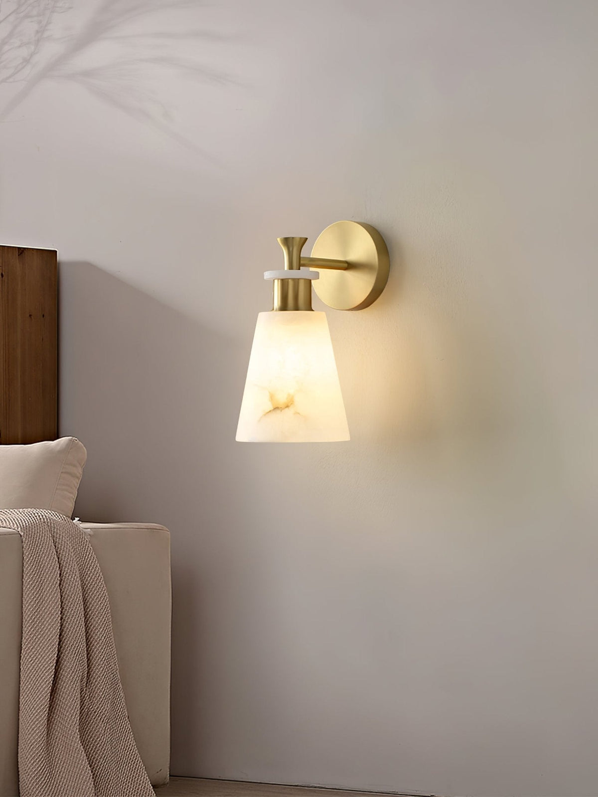 Tapered White Alabaster Wall Light / ∅ 4.7″ x H 9.8″ / Dia 12cm x H 25cm / Copper / Single