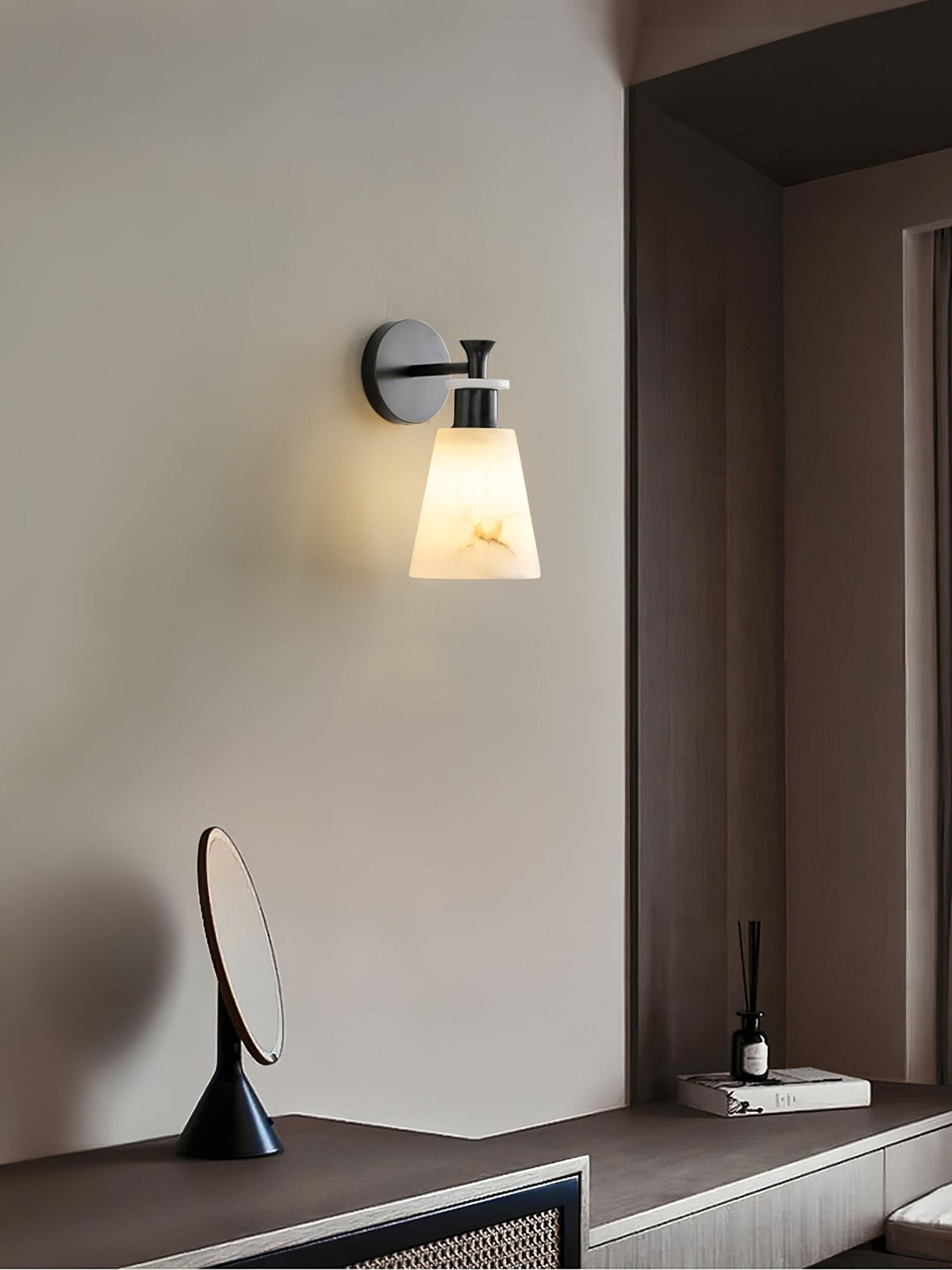 Tapered White Alabaster Wall Light / ∅ 4.7″ x H 9.8″ / Dia 12cm x H 25cm / Black / Single